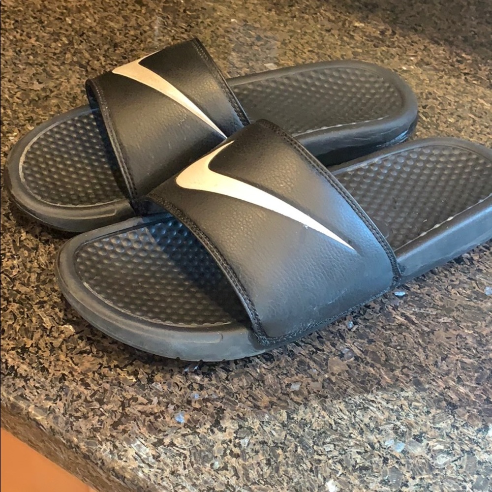 Nike men’s flip flops-black size-10